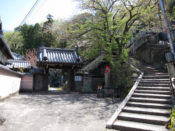 正行寺横の階段からスタートです